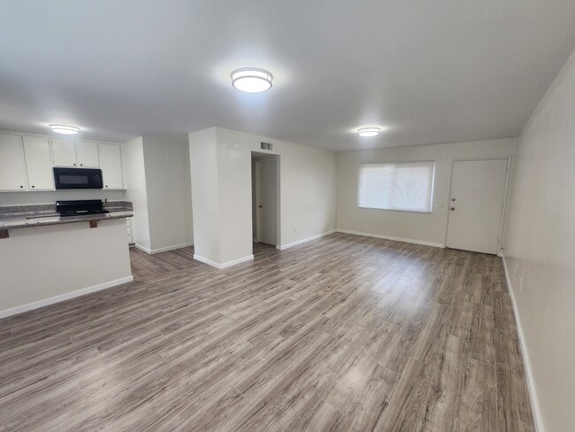 Building Photo - 820 N Kathleen Ln