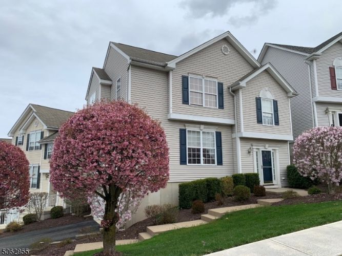 Foto principal - 50 Brock Ln