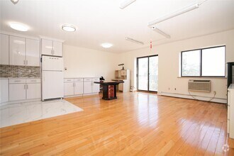 Building Photo - 147-45 Barclay Ave