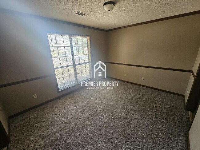 Foto del edificio - 7103 Shadow Oaks Dr