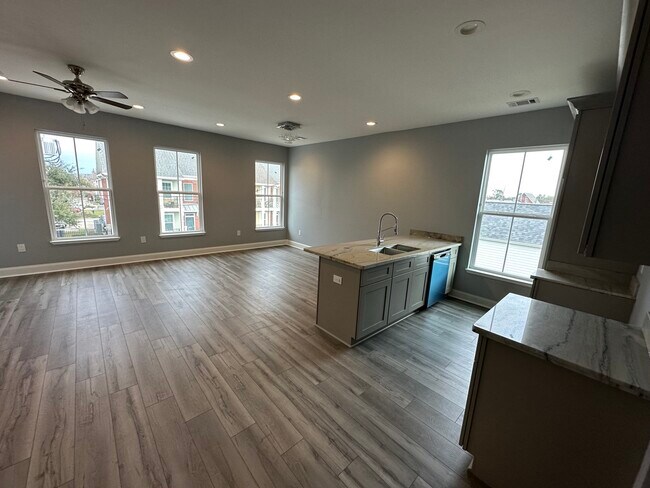 Building Photo - 1522 Sere St