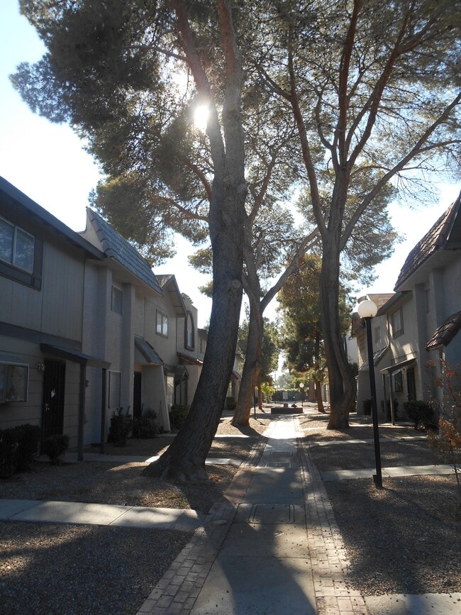 Building Photo - 898 Rhinegold Way