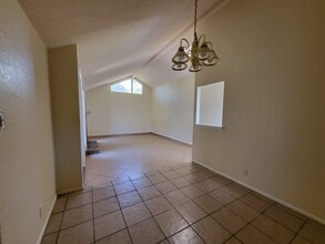 Building Photo - 4233 Siesta Ln