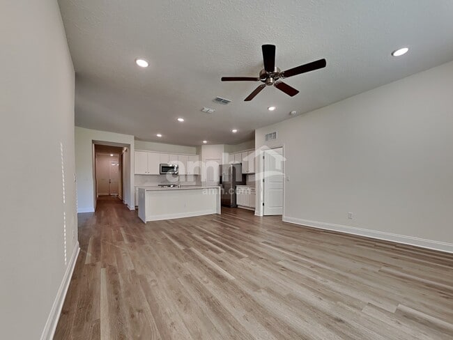 Foto del edificio - 11649 Hillside Dr