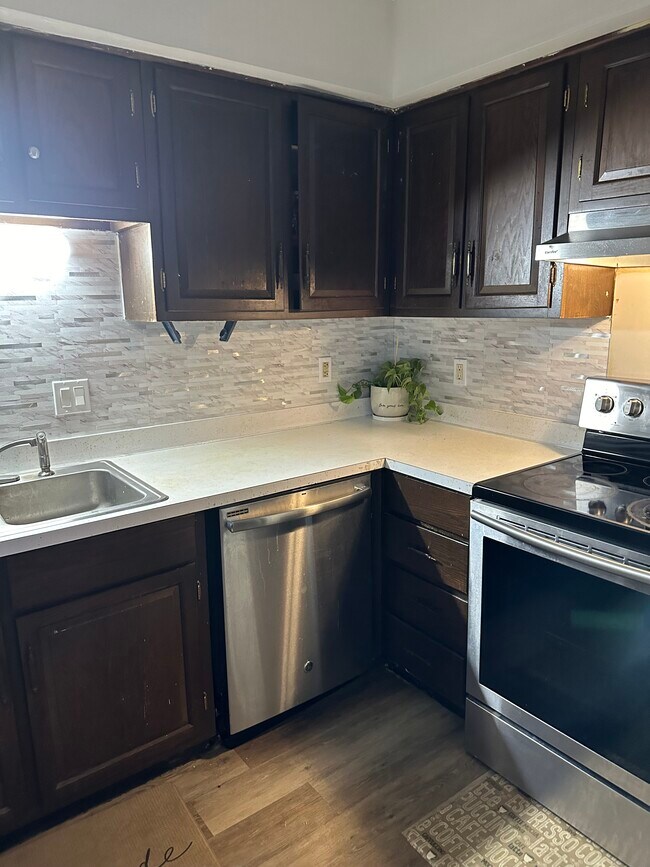 Foto del edificio - 4709 Leaf Crest Ct