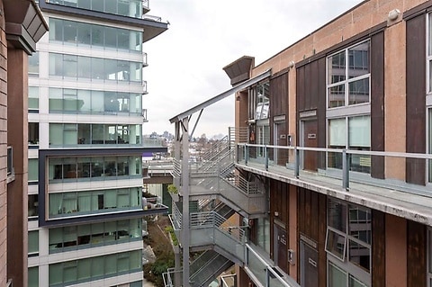 Building Photo - 1529 W 6th Ave