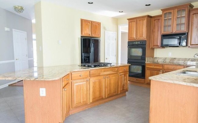 Building Photo - 825 Crystal Palace Ct