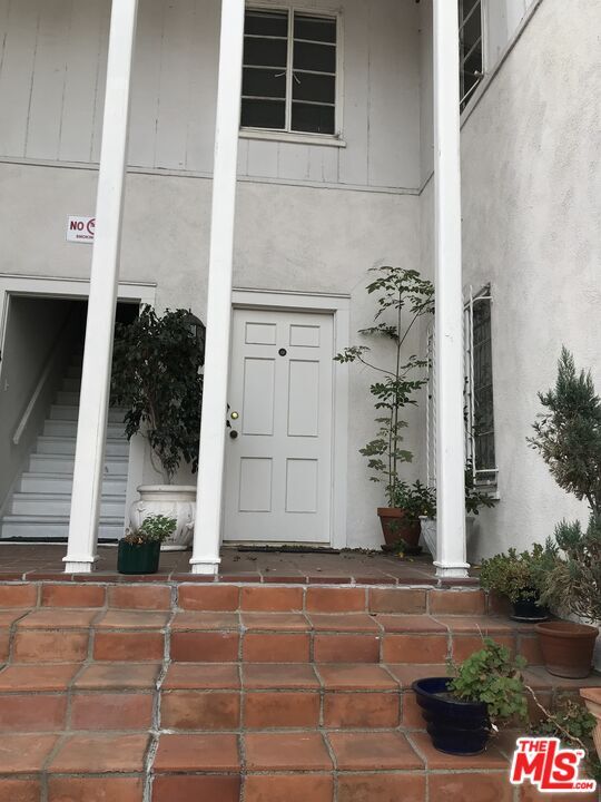 Foto del edificio - 1843 S Beverly Glen Blvd