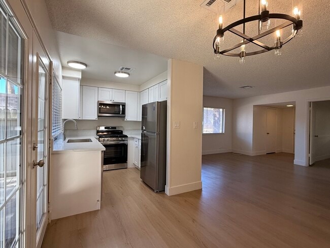 Building Photo - 6228 Meadow View Ln