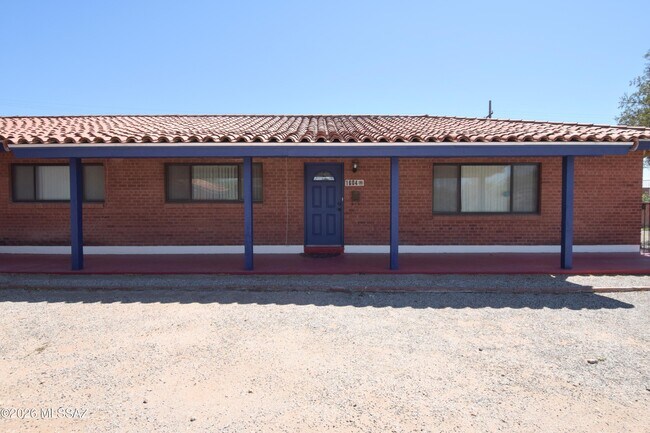 Foto del edificio - 1604 E 10th St