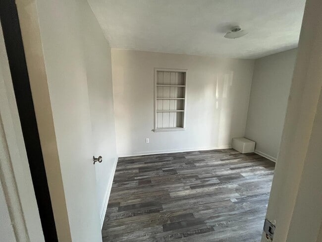 Building Photo - 1563 Vann Ave