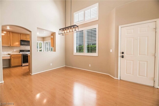 Building Photo - 9360 Canalino Dr