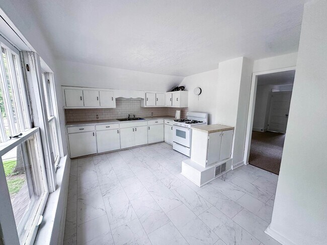 Building Photo - Seneca Duplex