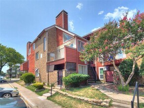 Building Photo - 9827 Walnut St