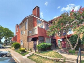 Building Photo - 9827 Walnut St