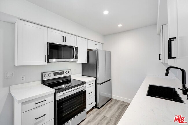 Foto del edificio - 1547 N Edison Blvd