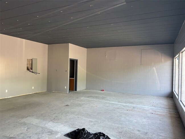 Building Photo - 401 W James Ave