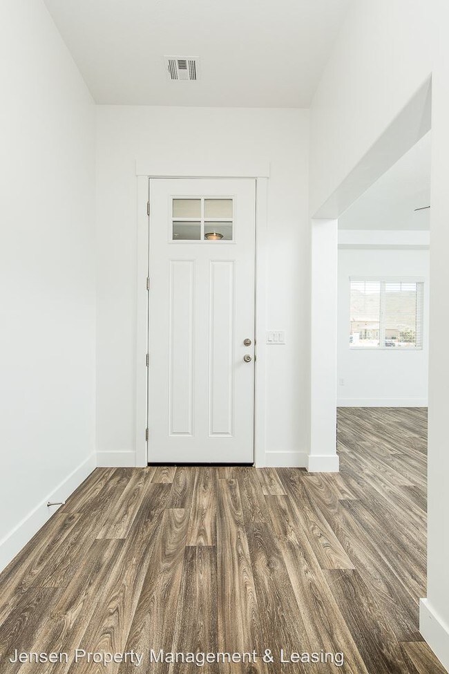Foto del edificio - 5950 Desert Crest Drive