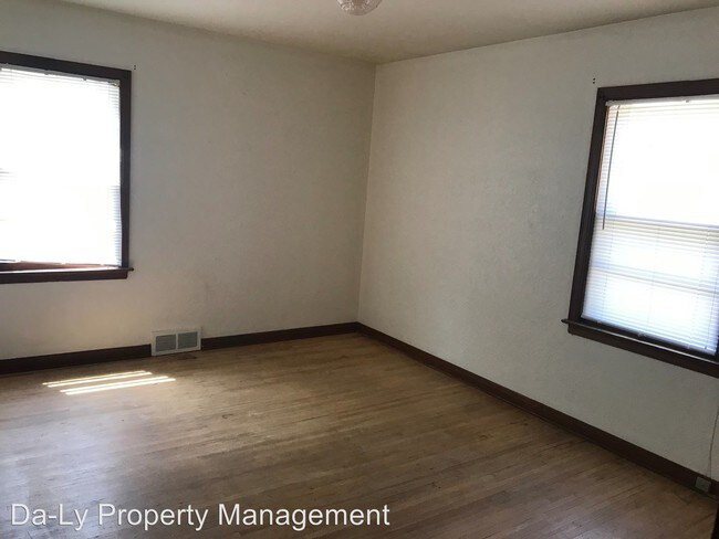 Foto del edificio - 1220 W John St