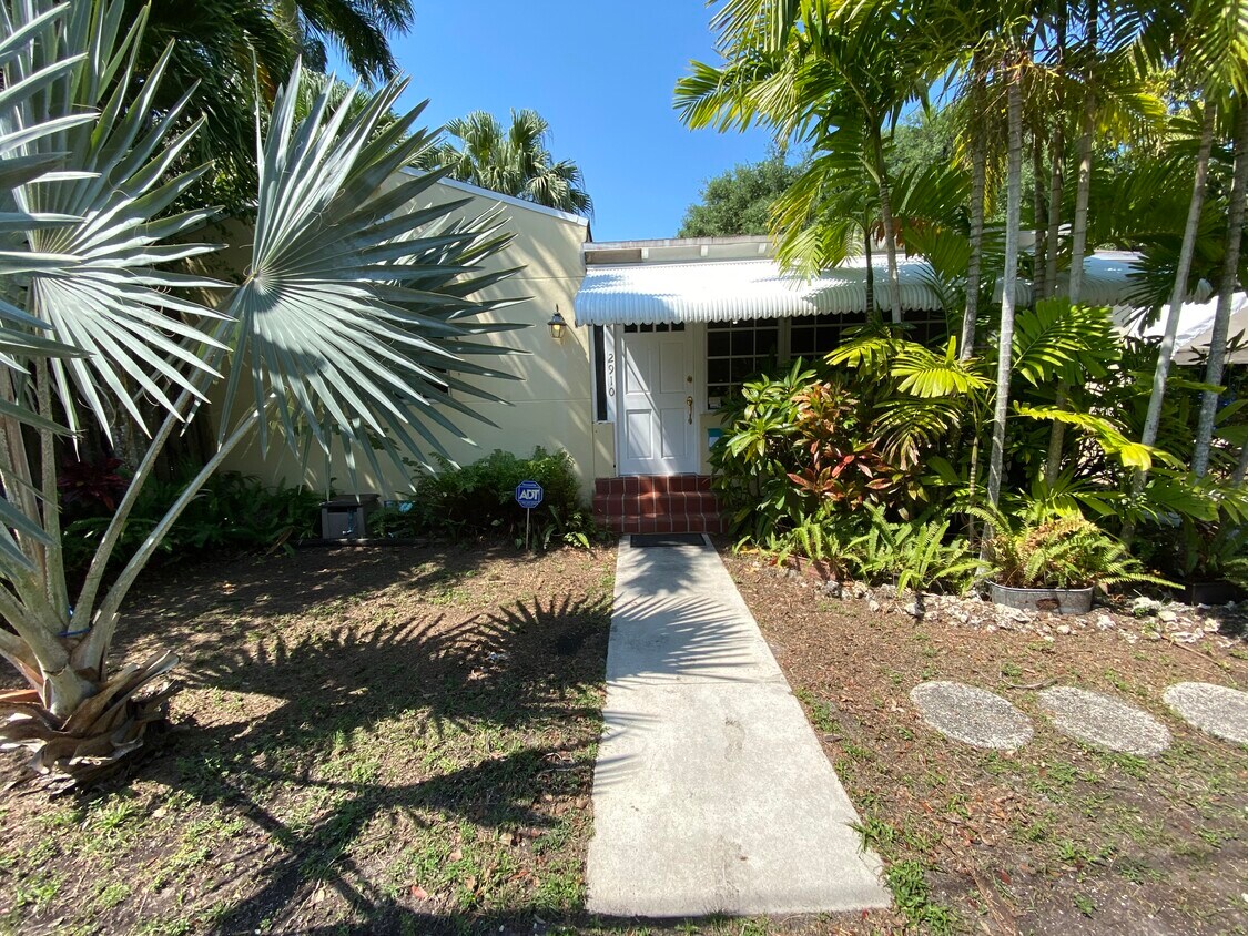 Foto principal - 2910 Lucaya St