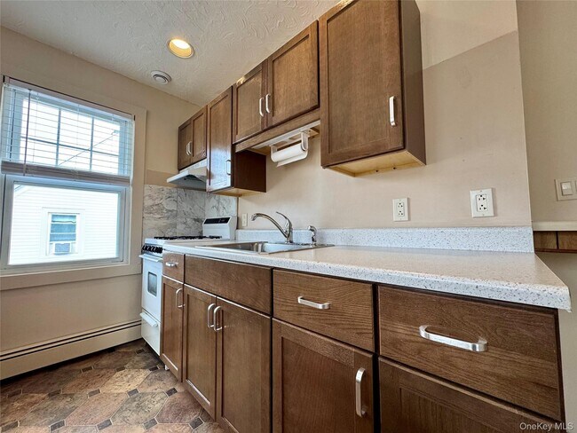 Foto del edificio - 99 Jerusalem Ave