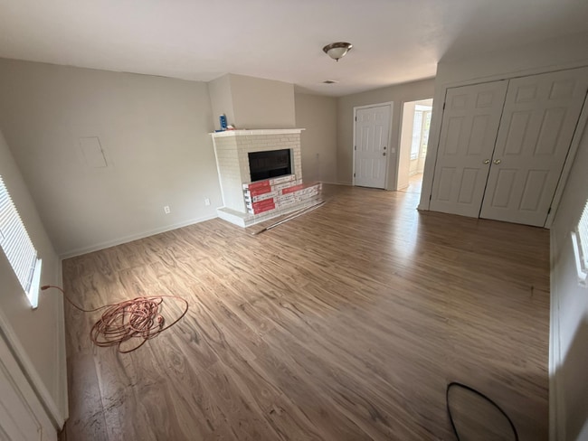 Building Photo - 1020 Longstreet Dr