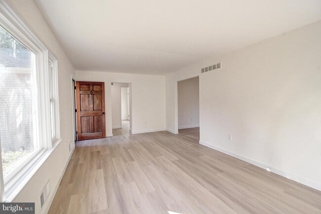 Foto del edificio - 915 Shawnee Dr