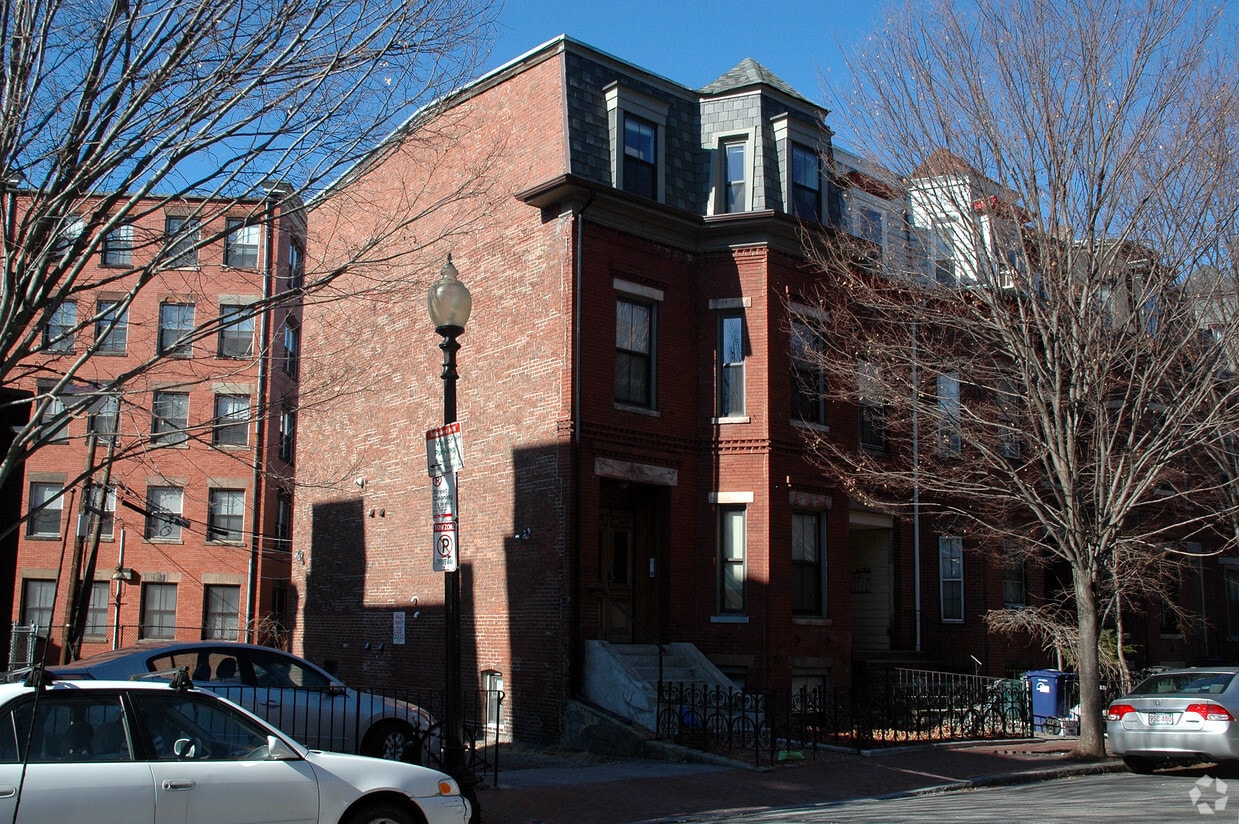 Building Photo - 2 Wigglesworth St