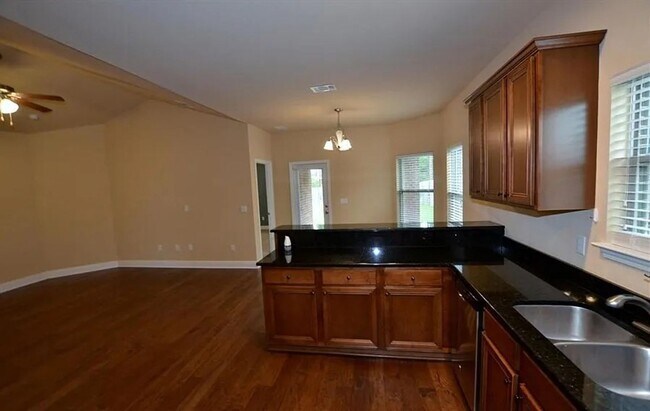 Foto del edificio - Driftwood Estates Home! 4 bedrooms move in...