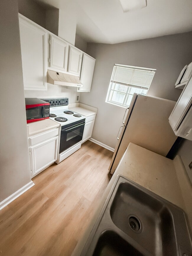 Building Photo - 416 Richview Park Cir W