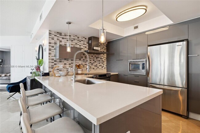 Foto del edificio - 200 Sunny Isles Blvd