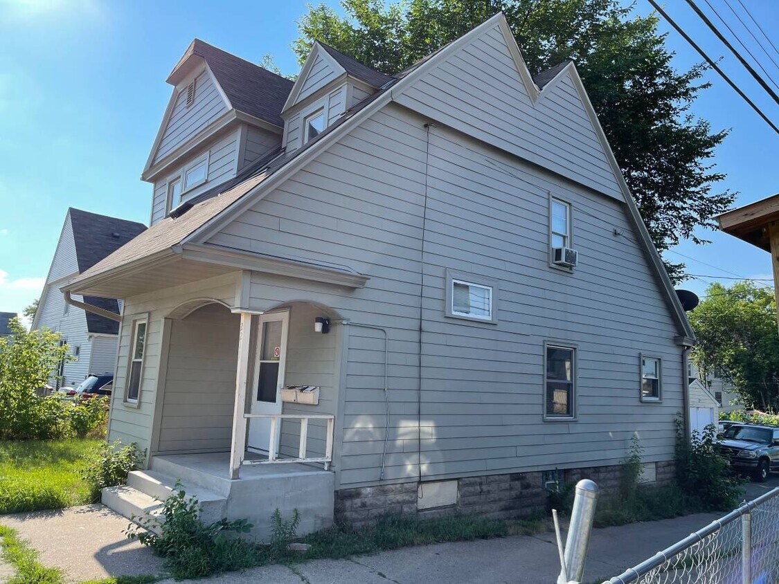 Primary Photo - 2211 5th Ave N