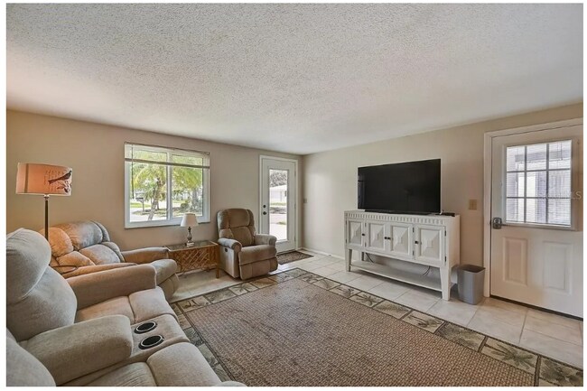 Foto del edificio - 646 Circlewood Dr