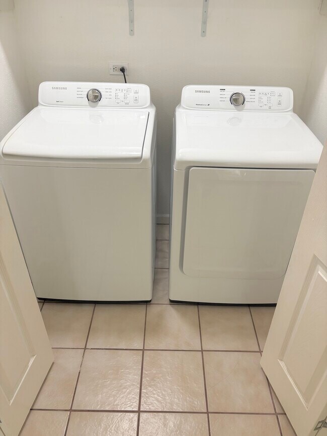lavadora y secadora - 1601 Live Oak St