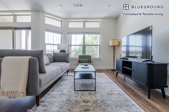 Building Photo - 1501 W Howard Ln