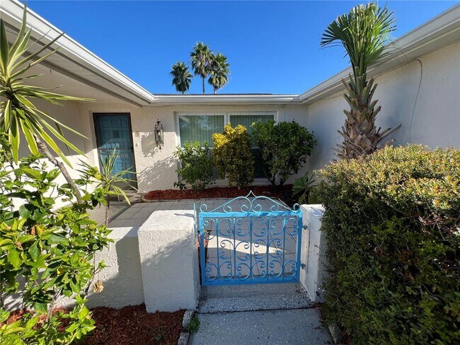 Foto del edificio - 7403 Populus Dr