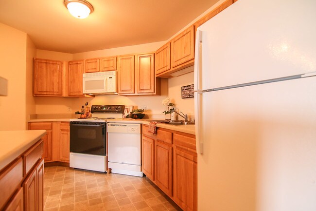 Cocina - 2 hab - Regency Place Senior Apartment Homes