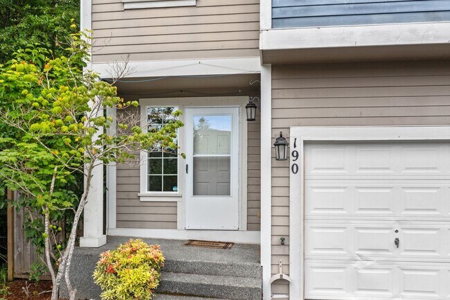 Foto del edificio - Spacious Central Kitsap Townhome