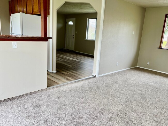 Building Photo - Newly Renovated 3 Bedroom Home in Federal Way