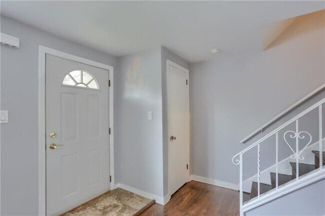 Foto del edificio - 716 Maple Ln