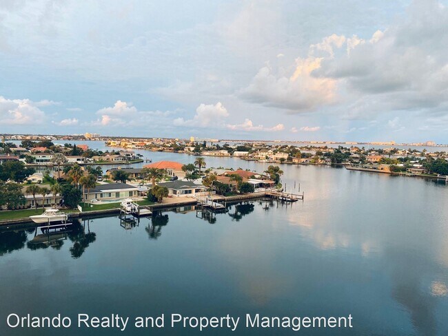 Building Photo - 3 br, 2 bath House - 420 64th Ave., #804