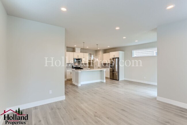 Foto del edificio - Spacious & Bright 5-Bedroom Home with Office and Fireplace in Hillsboro! NEW BEST PRICE at $2,845...