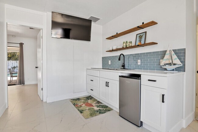 Building Photo - 2932 NW 10th Ave