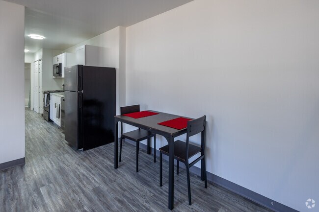 2 habitaciones, 1 baño - 765 pies cuadrados - Modelo - Comedor - West Liberty Point