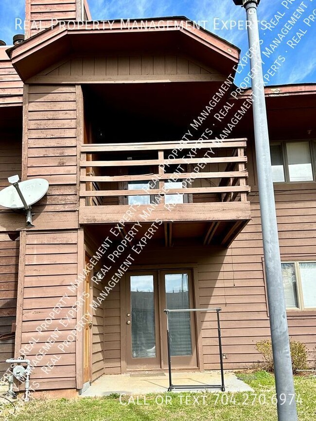 Building Photo - Cozy and inviting 2-bedroom, 2-bathroom home