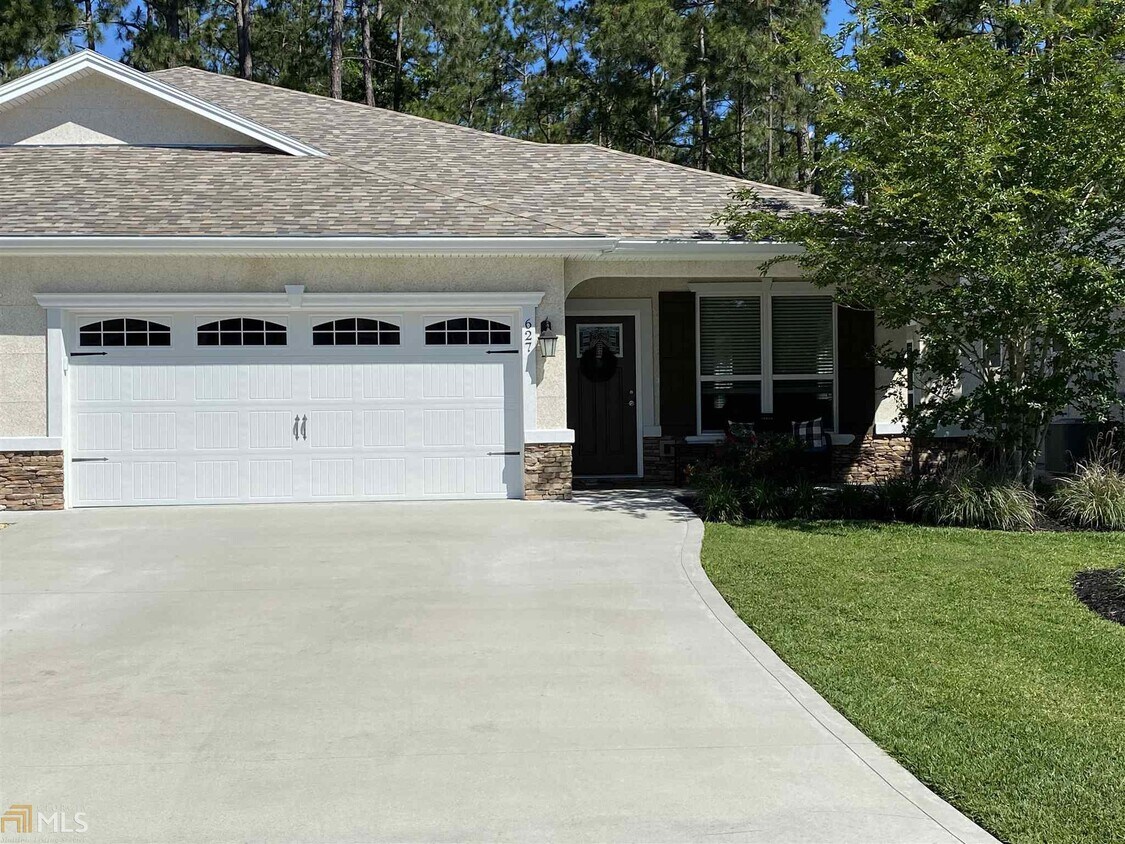 Foto principal - 627 Eagle Blvd