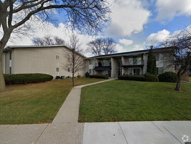 Building Photo - 8465 Kennedy Cir