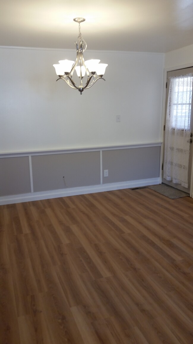 Luxury ultra vinyl flooring and gorgeous dining area - 8904 West La Salle Avenue