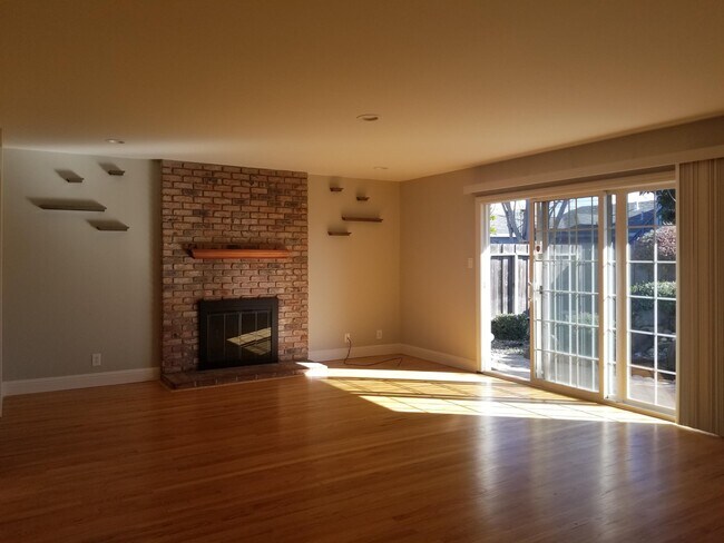 Foto del edificio - 25930 Madeline Ln