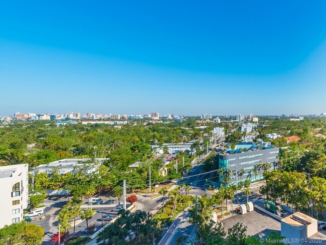 Building Photo - 2669 S Bayshore Dr